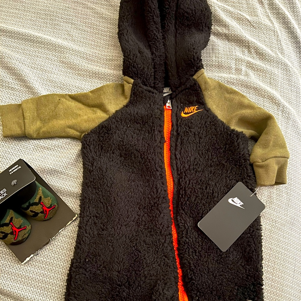 New with tags Nike . Never worn baby grew to fast :)
